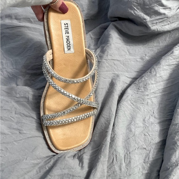 Steve Madden Sparkly Slip On Flip Flops - Picture 2 of 3